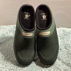 Muck Boot Company Dark Green Waterproof Shoes Size Women's 5 / 5.5